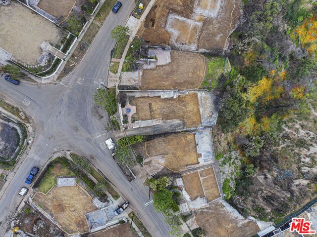 595 Radcliffe Avenue, Pacific Palisades CA: https://media.crmls.org/mediaz/30aa9f6d-500d-4e70-ae72-faa4b51523a2.jpg