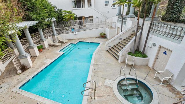 2894 Torrey Pines Rd, La Jolla CA: https://media.crmls.org/mediaz/30aabf49-8133-4db3-9b77-c35c44255bb8.jpg