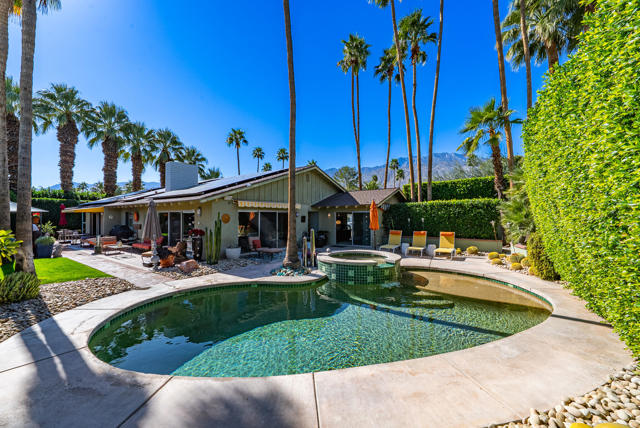 444 N Burton Way, Palm Springs CA: https://media.crmls.org/mediaz/30aac0c2-d8f8-426f-b56b-5fa37bc35868.jpg