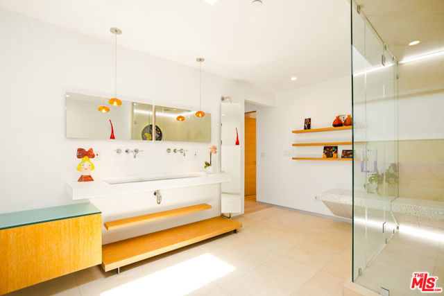 619 N Harper Avenue, Los Angeles CA: https://media.crmls.org/mediaz/30ab7dea-f674-4a09-828a-2055ee98336c.jpg