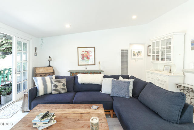 Detail Gallery Image 4 of 33 For 1089 Belfast Ln, Ventura,  CA 93001 - 3 Beds | 2 Baths