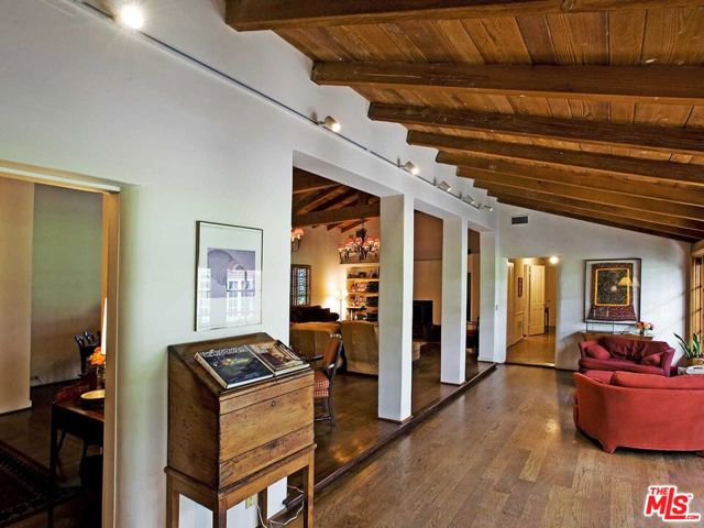 17545 Parthenia Street, Sherwood Forest CA: https://media.crmls.org/mediaz/30abc988-3c09-4e1d-be20-b8280726530a.jpg