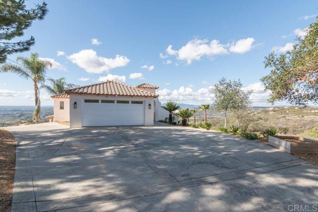 1810 Via Ladera, Fallbrook CA: https://media.crmls.org/mediaz/30aced6d-aca0-43c3-b48d-4eb86d6d6881.jpg