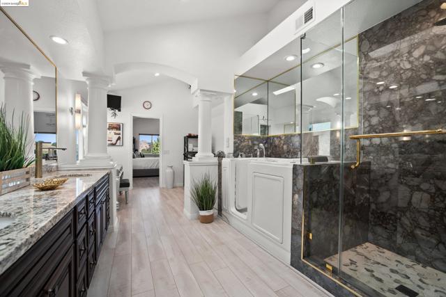 Image 32 of 60 For 5404 Glenwood Ct
