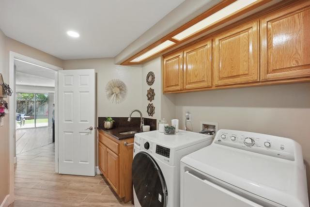 3239 Pinot Blanc Way, San Jose CA: https://media.crmls.org/mediaz/30ad8a30-4462-4835-bc9a-a1e0693e1fde.jpg