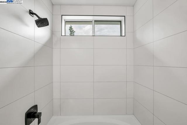 9193 Bungalow Way, Elk Grove CA: https://media.crmls.org/mediaz/30ae017e-95ba-4f27-8fb3-a59ae8a66714.jpg