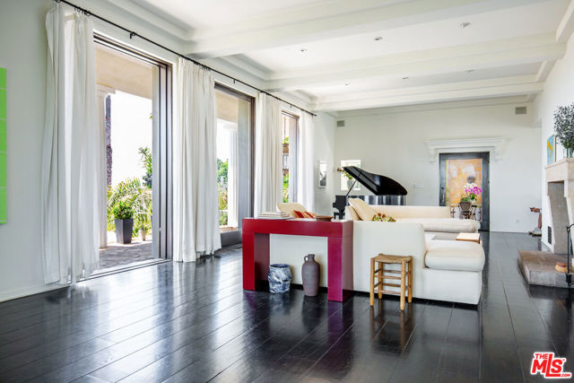 2249 Mountain Oak Drive, Los Angeles CA: https://media.crmls.org/mediaz/30ae07d7-849f-461b-95b8-0e256f2a58b3.jpg