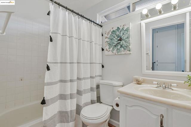 4414 Willow Glen Ct, Concord CA: https://media.crmls.org/mediaz/30ae3f21-98b5-468d-a86c-a6405d846059.jpg