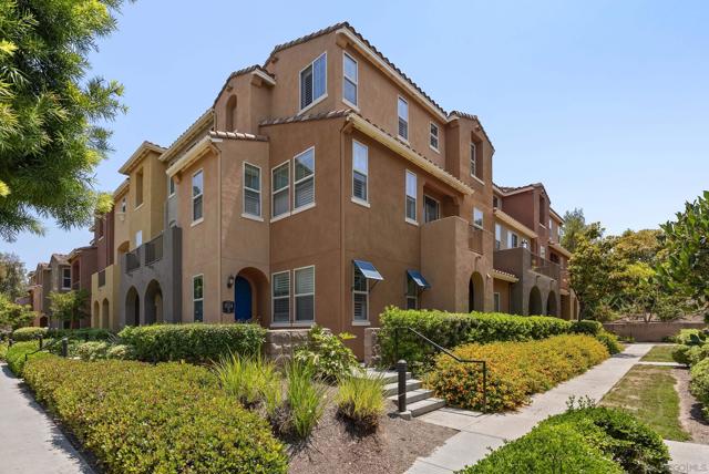 1824 Peach Ct, Chula Vista CA: https://media.crmls.org/mediaz/30ae4a50-6f36-4951-8dfc-9002155caca7.jpg