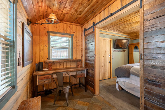 40114 Esterly Lane, Big Bear CA: https://media.crmls.org/mediaz/30ae58fe-906d-4334-ab33-26d3f2b20def.jpg
