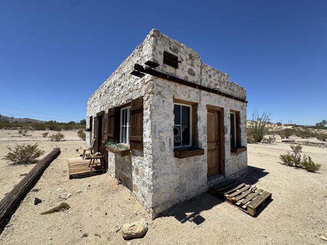 73392 Sullivan Road, 29 Palms CA: https://media.crmls.org/mediaz/30ae9373-e7e3-4bf5-b261-86c26f144e74.jpg
