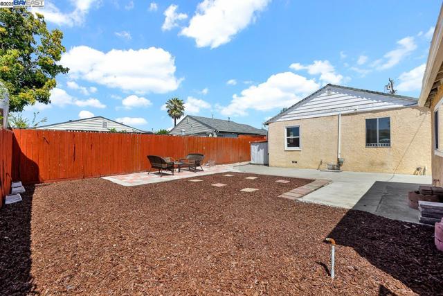 1069 Melcher St, San Leandro CA: https://media.crmls.org/mediaz/30aecd3a-85fd-479d-90b6-7991cc6de0f5.jpg
