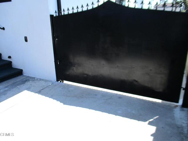 1121 La Puerta Street, Los Angeles CA: https://media.crmls.org/mediaz/30aee632-b9f6-4ad7-a57b-af5ea5eee81e.jpg