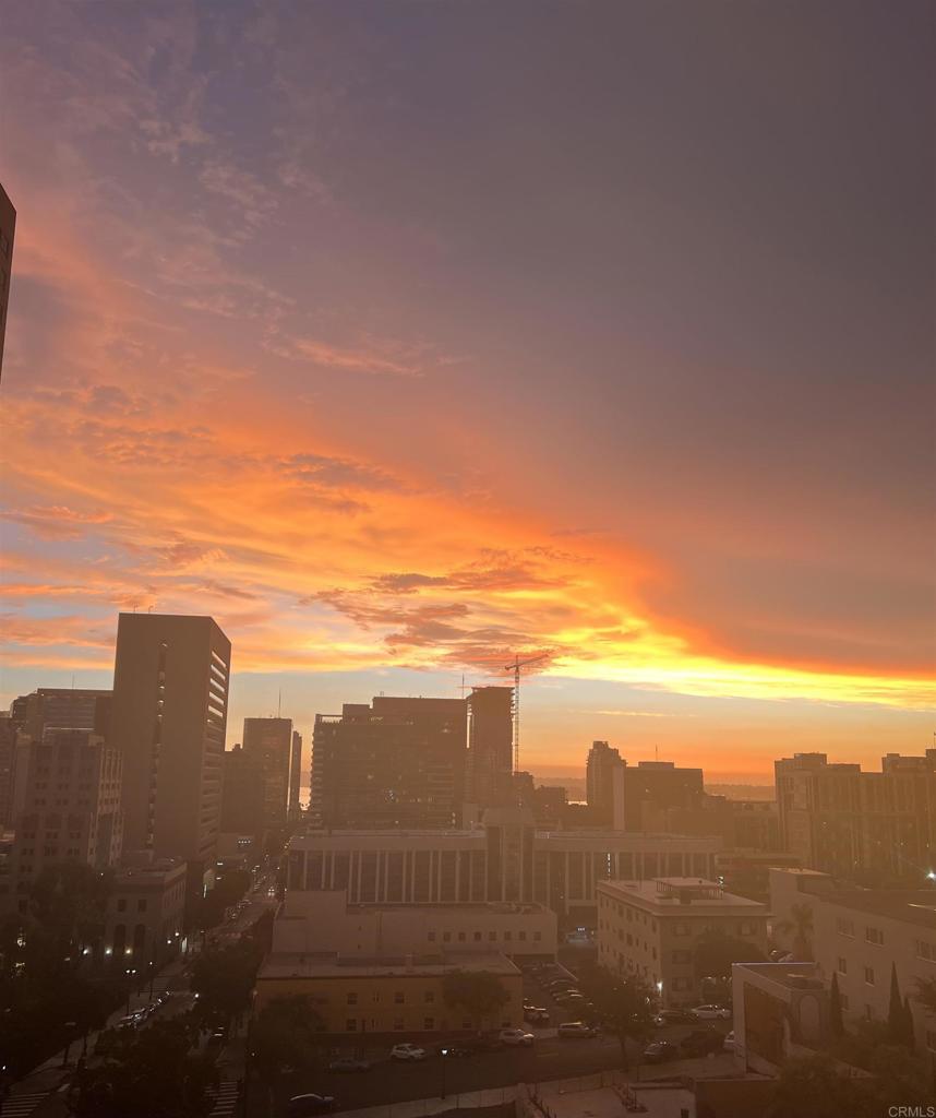 https://media.crmls.org/mediaz/30af240a-3116-43f9-9c01-7b8a9d9a0faa.jpg?preset=X-Large