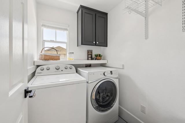 410 Krystallos Lane, Redwood City CA: https://media.crmls.org/mediaz/30afbfae-5b17-4e85-bef2-d1b2e2faa46b.jpg