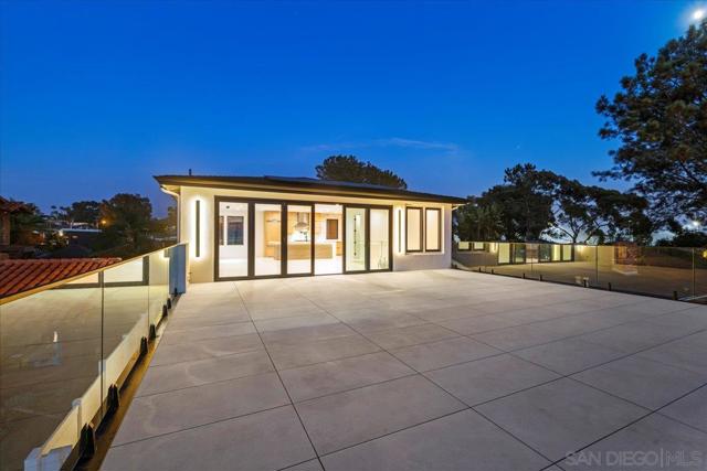 1009 Arcadia Road, Encinitas CA: https://media.crmls.org/mediaz/30afd263-b252-4d37-b45f-2d047e5211e1.jpg