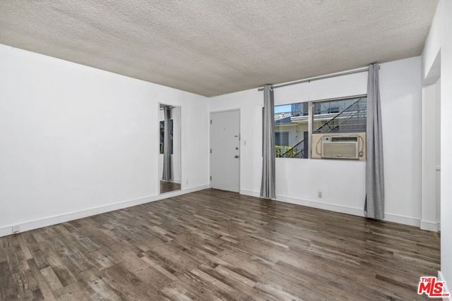 1657 Colby Avenue, Los Angeles CA: https://media.crmls.org/mediaz/30affeaa-6ebd-45b6-97e6-5d65c34668fc.jpg