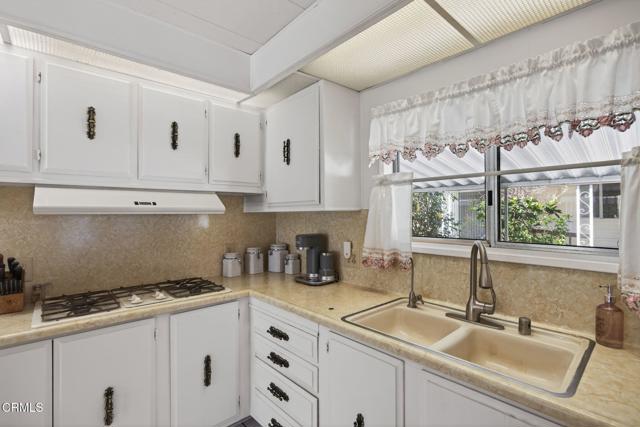 Detail Gallery Image 15 of 34 For 8 Calle Fronte #204,  Camarillo,  CA 93012 - 2 Beds | 2 Baths