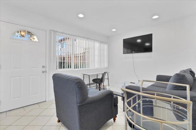323 Rutland, San Jose CA: https://media.crmls.org/mediaz/30b1182a-ebfd-4dc9-9032-0e54a3f77cb1.jpg