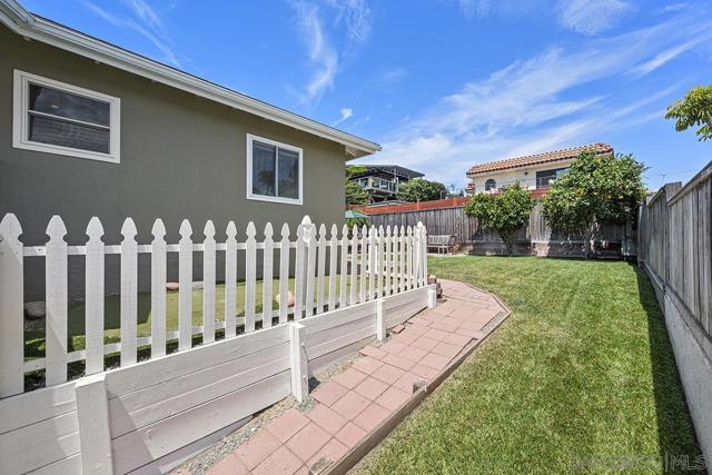 3428 Garrison St, San Diego CA: https://media.crmls.org/mediaz/30b16d85-622d-4d68-a8ff-d8a08079d6c6.jpg