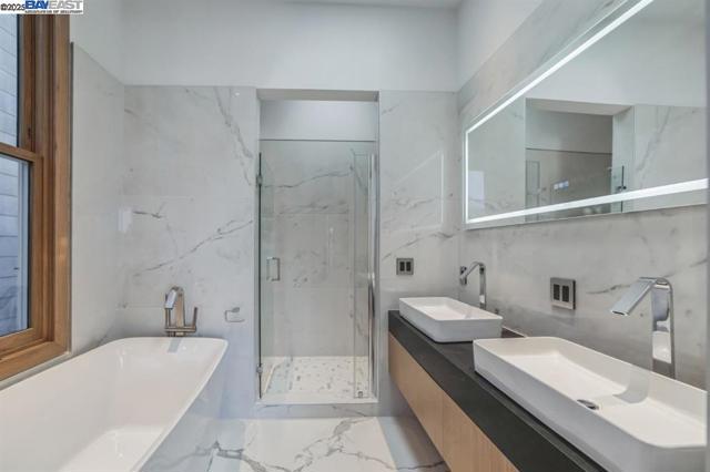 1208 Stanyan St, San Francisco CA: https://media.crmls.org/mediaz/30b1818a-5a60-42be-847b-25a665897552.jpg