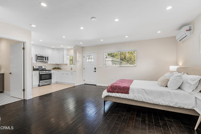 Detail Gallery Image 23 of 37 For 15233 Camarillo St, Sherman Oaks,  CA 91403 - 5 Beds | 4 Baths