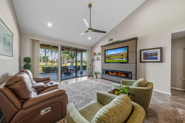 148 Las Lomas, Palm Desert, CA 92260