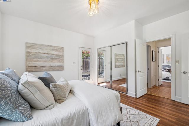3296 Walnut Ln, Lafayette CA: https://media.crmls.org/mediaz/30b29040-804f-4294-820b-f2821db3b0e0.jpg