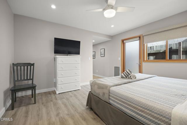 2924 Lakeshore Court, Oxnard CA: https://media.crmls.org/mediaz/30b2b2d9-a334-456a-9d22-60c0ca383990.jpg