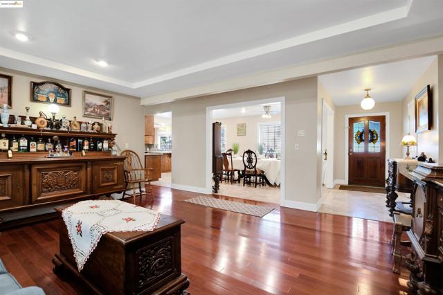 3215 Ohara Ave, Brentwood CA: https://media.crmls.org/mediaz/30b2fcbf-3a2a-4dcc-8b7b-82d4fcee59be.jpg