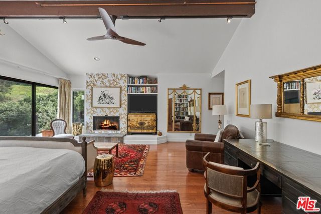 10697 Calle Quebrada, Goleta CA: https://media.crmls.org/mediaz/30b3448a-a5c0-4332-a288-9f9958d2d821.jpg