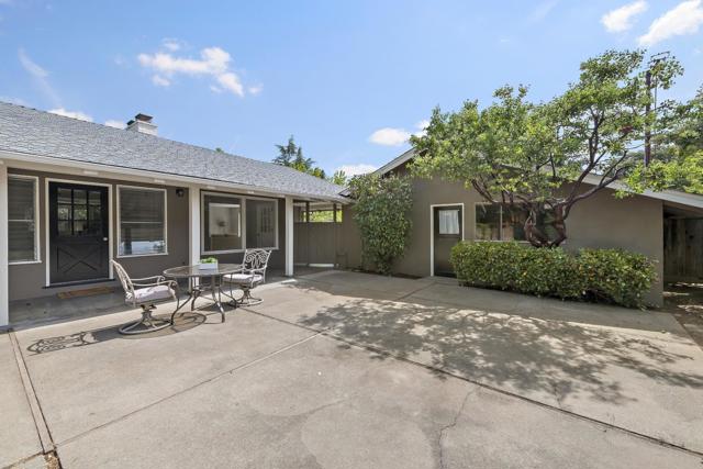 674 Campbell Avenue, Los Altos CA: https://media.crmls.org/mediaz/30b35200-5675-4078-9ea6-799c9b630e04.jpg