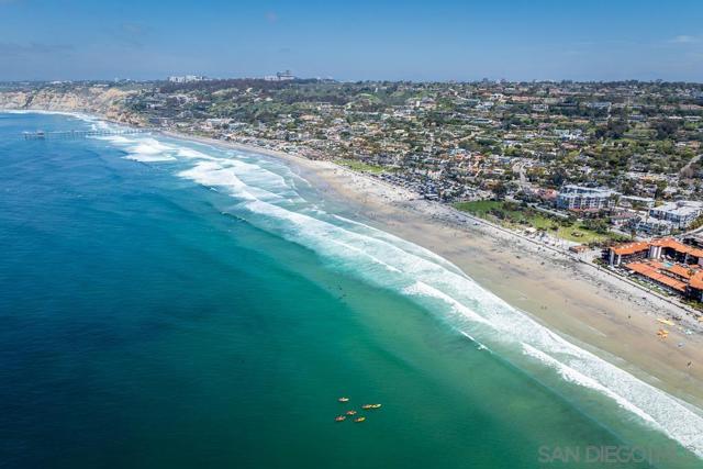 3157 Evening Way, La Jolla CA: https://media.crmls.org/mediaz/30b38ee4-1c96-46dd-b626-fb32e043b67e.jpg