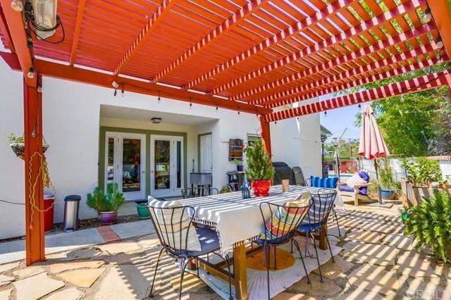 906 Gretna Green Way, Escondido CA: https://media.crmls.org/mediaz/30b396ca-b9ff-46d9-b001-5e9766d8c317.jpg