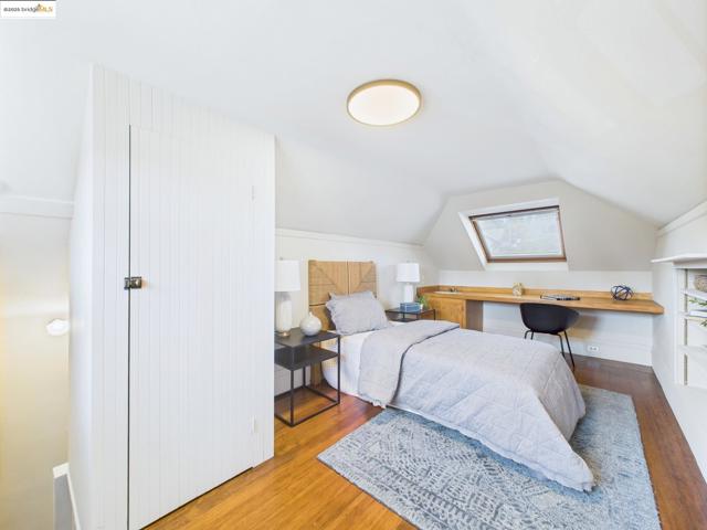 5920 Ivanhoe Rd, Oakland CA: https://media.crmls.org/mediaz/30b3b3d9-91b5-4ad9-a097-b708073d01f8.jpg