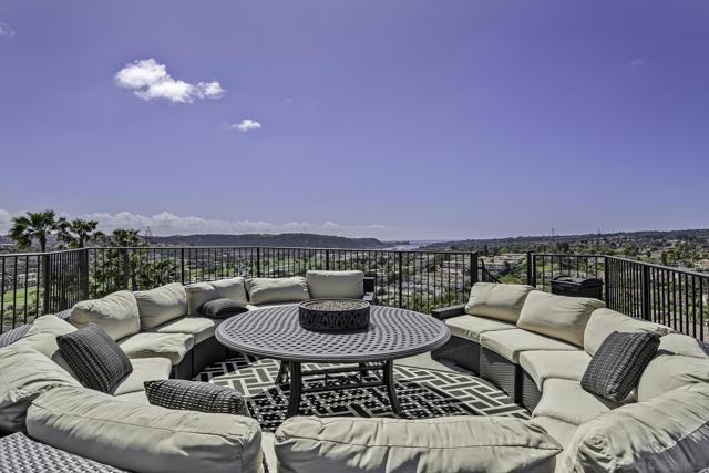 7335 El Fuerte St, Carlsbad CA: https://media.crmls.org/mediaz/30b4aff7-7357-4ea9-9bdf-50813ddd3b32.jpg