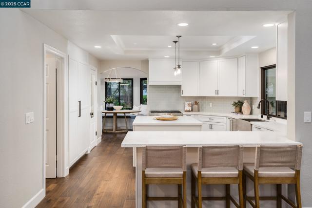 3284 Blackhawk Meadow Dr, Danville CA: https://media.crmls.org/mediaz/30b51158-62a3-48dd-a3eb-0070abec6cbf.jpg
