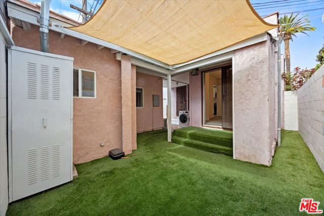 2840 S Mansfield Avenue, Los Angeles CA: https://media.crmls.org/mediaz/30b521e6-a248-41a1-b779-2fa29786a012.jpg