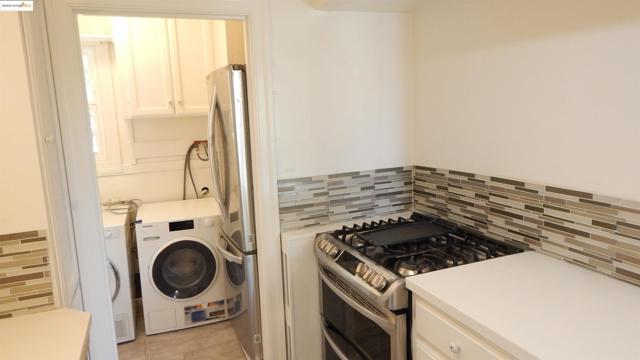 108 Green St, Martinez CA: https://media.crmls.org/mediaz/30b5e7ba-207f-447f-b579-1eafdfc6d065.jpg