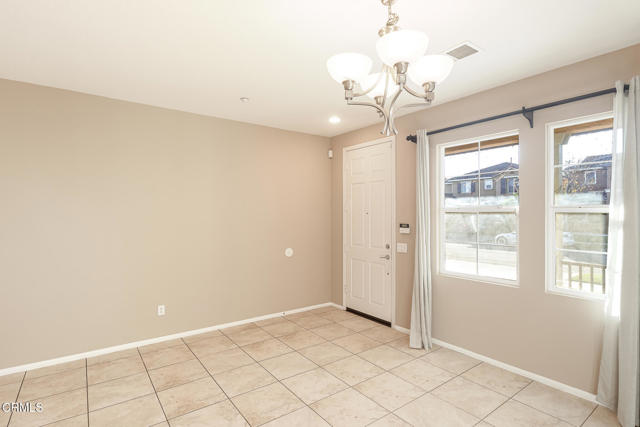 Detail Gallery Image 5 of 27 For 636 Ibiza Ln, Oxnard,  CA 93035 - 3 Beds | 2/1 Baths