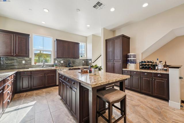 7213 Calistoga Ln, Dublin CA: https://media.crmls.org/mediaz/30b67846-0255-430e-8640-c5b18f674975.jpg