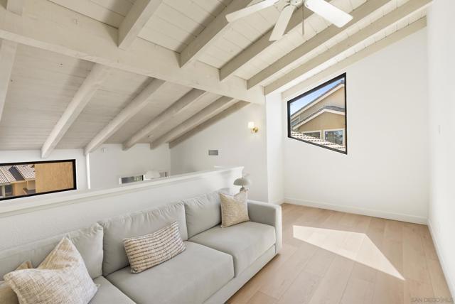 6489 Caminito Catalan, La Jolla CA: https://media.crmls.org/mediaz/30b68ab7-0eba-4771-8ff6-1a84d27136a4.jpg