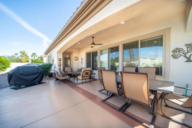 80600 Avenida Santa Carmen, Indio CA: https://media.crmls.org/mediaz/30b6a595-bf47-4cf4-b364-e0aa665b95b2.jpg