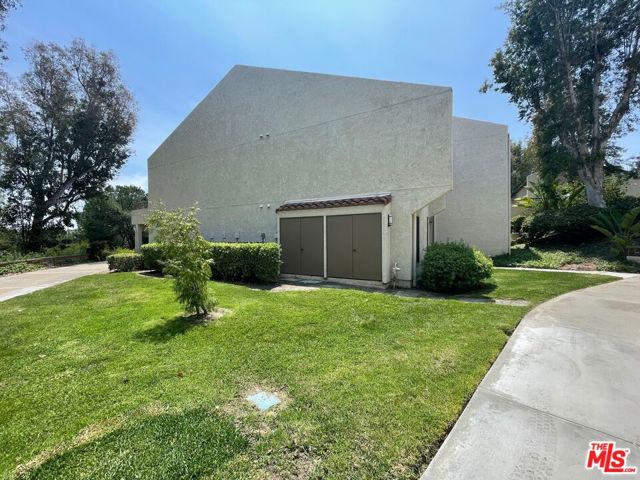 23502 Coso, Mission Viejo CA: https://media.crmls.org/mediaz/30b6ad8d-6cb7-4cb3-84f5-b08d7d9ef3ba.jpg