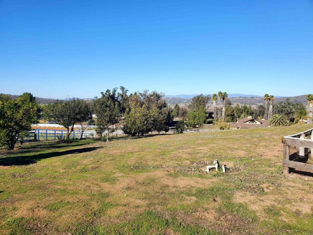 17910 Bluegrass Road, Ramona CA: https://media.crmls.org/mediaz/30b6b4df-7aa2-43b4-af19-d0c2d6268bf7.jpg