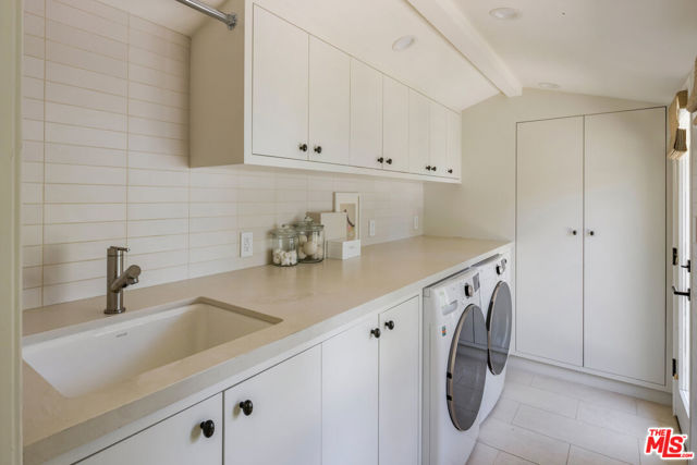 13214 Riviera Ranch Road, Los Angeles CA: https://media.crmls.org/mediaz/30b70d8c-687c-4941-bb45-45b999ac4293.jpg