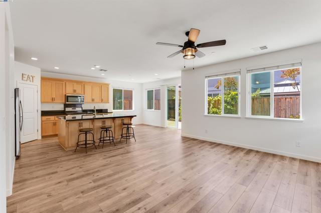 Image 4 of 38 For 2336 Endeavor Way