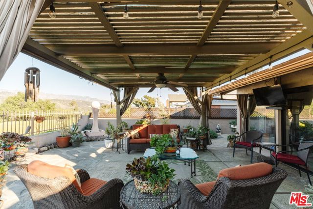 4837 Round Top Drive, Los Angeles CA: https://media.crmls.org/mediaz/30b79d53-950f-44be-bfc0-e655f5e6b0fd.jpg