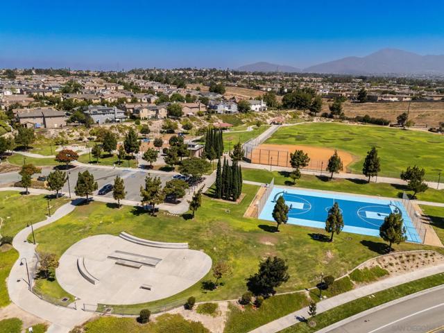 1675 Tree Song Ln, Chula Vista CA: https://media.crmls.org/mediaz/30b7a2c1-0dc3-42c6-8381-90bfc9423df1.jpg