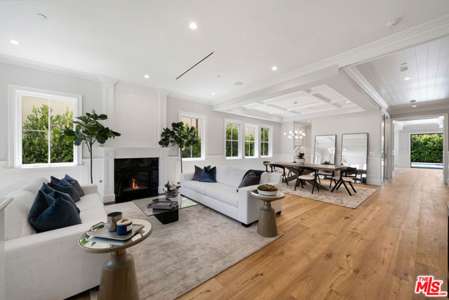 813 N Spaulding Avenue, Los Angeles CA: https://media.crmls.org/mediaz/30b7c3a1-565b-40fe-8c76-f21b308c6d56.jpg